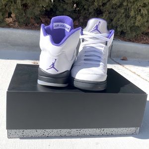 These Jordan 5 Retro Dark Concord are used like 10 times 100% AUTHENTIC!